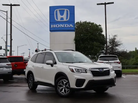 White 2020 Subaru Forester Premium for sale in Kansas City, MO
