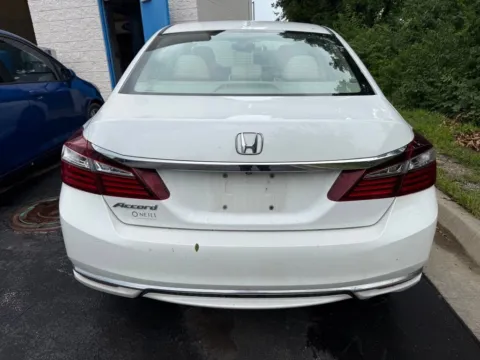 More photos of 2016 Honda Accord Sedan EX-L at Jay Wolfe Honda, MO