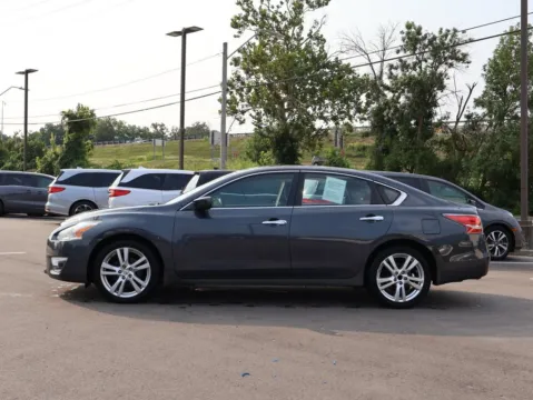 More photos of 2013 Nissan Altima 3.5 S at Jay Wolfe Honda, MO