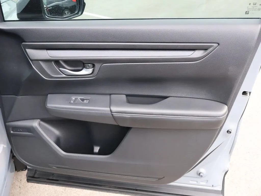 2024 Honda CR-V LX - Photo 11