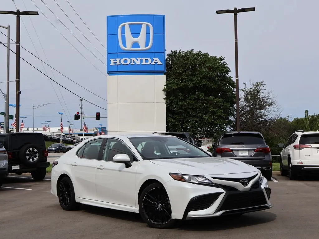 White 2024 Toyota Camry XSE for sale in Kansas City, MO