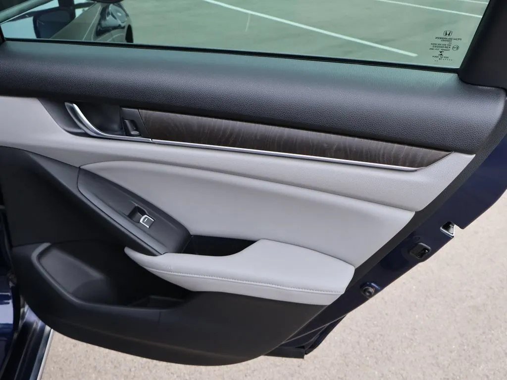 2018 Honda Accord EX-L - Photo 14