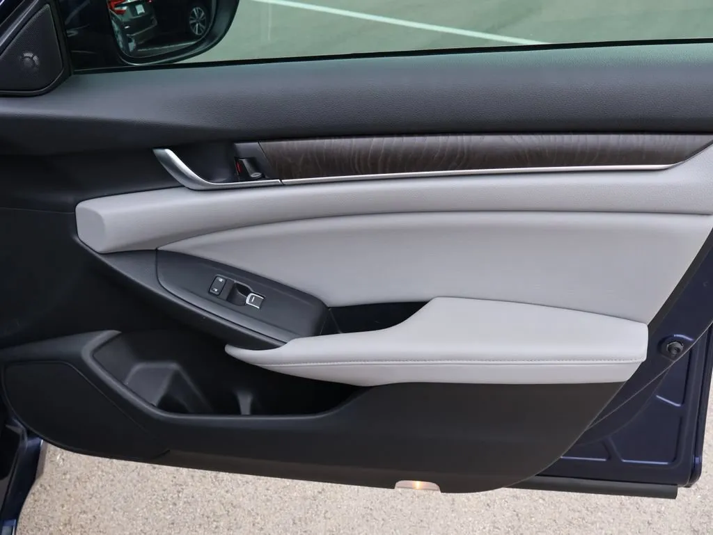 2018 Honda Accord EX-L - Photo 11