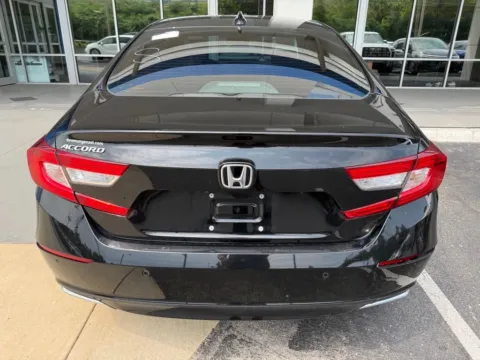 More photos of 2021 Honda Accord Sedan EX-L at Jay Wolfe Honda, MO