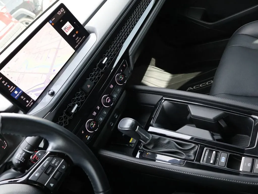 2023 Honda Accord Hybrid Touring - Photo 18