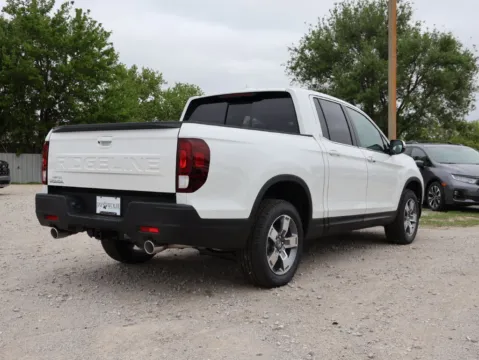 More photos of 2026 Honda Ridgeline RTL at Jay Wolfe Honda, MO