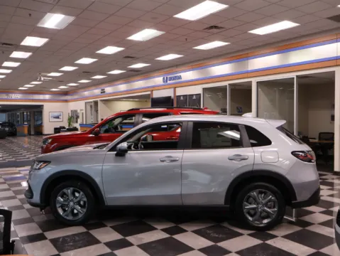 More photos of 2027 Honda HR-V LX at Jay Wolfe Honda, MO