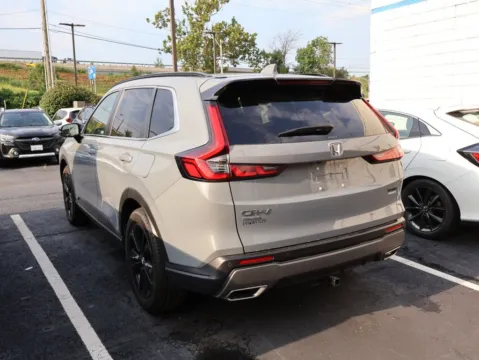 More photos of 2024 Honda CR-V Hybrid Sport Touring at Jay Wolfe Honda, MO
