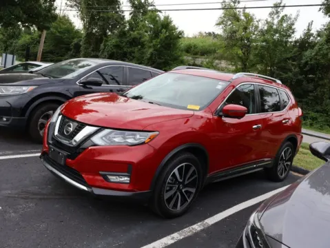 More photos of 2017 Nissan Rogue SL at Jay Wolfe Honda, MO