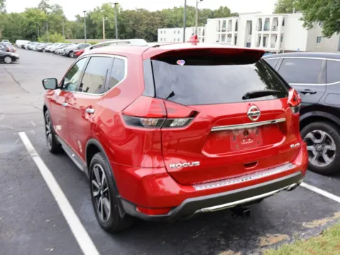 More photos of 2017 Nissan Rogue SL at Jay Wolfe Honda, MO