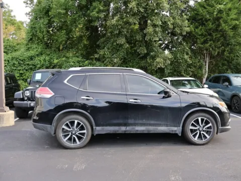 More photos of 2015 Nissan Rogue SL at Jay Wolfe Honda, MO