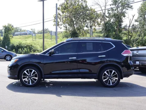 More photos of 2015 Nissan Rogue SL at Jay Wolfe Honda, MO