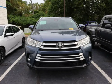 Photos of 2019 Toyota Highlander XLE for sale in Kansas City, MO at Jay Wolfe Honda