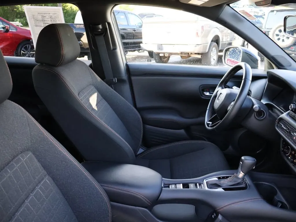 2025 Honda HR-V Sport - Photo 8