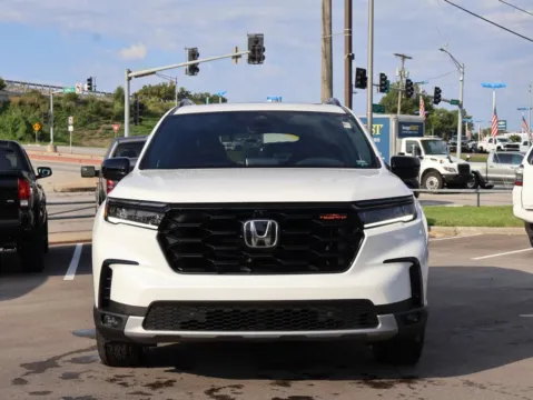 Photos of 2025 Honda Pilot TrailSport for sale in Kansas City, MO at Jay Wolfe Honda