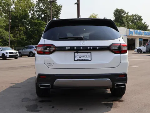 More photos of 2026 Honda Pilot EX-L at Jay Wolfe Honda, MO