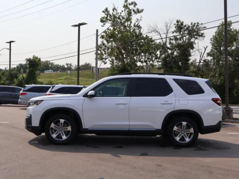 Another view of 2026 Honda Pilot EX-L for sale in Kansas City, MO at Jay Wolfe Honda