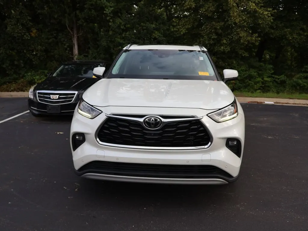 Used 2021 Toyota Highlander Platinum with VIN 5TDFZRBH4MS120068 for sale in Kansas City