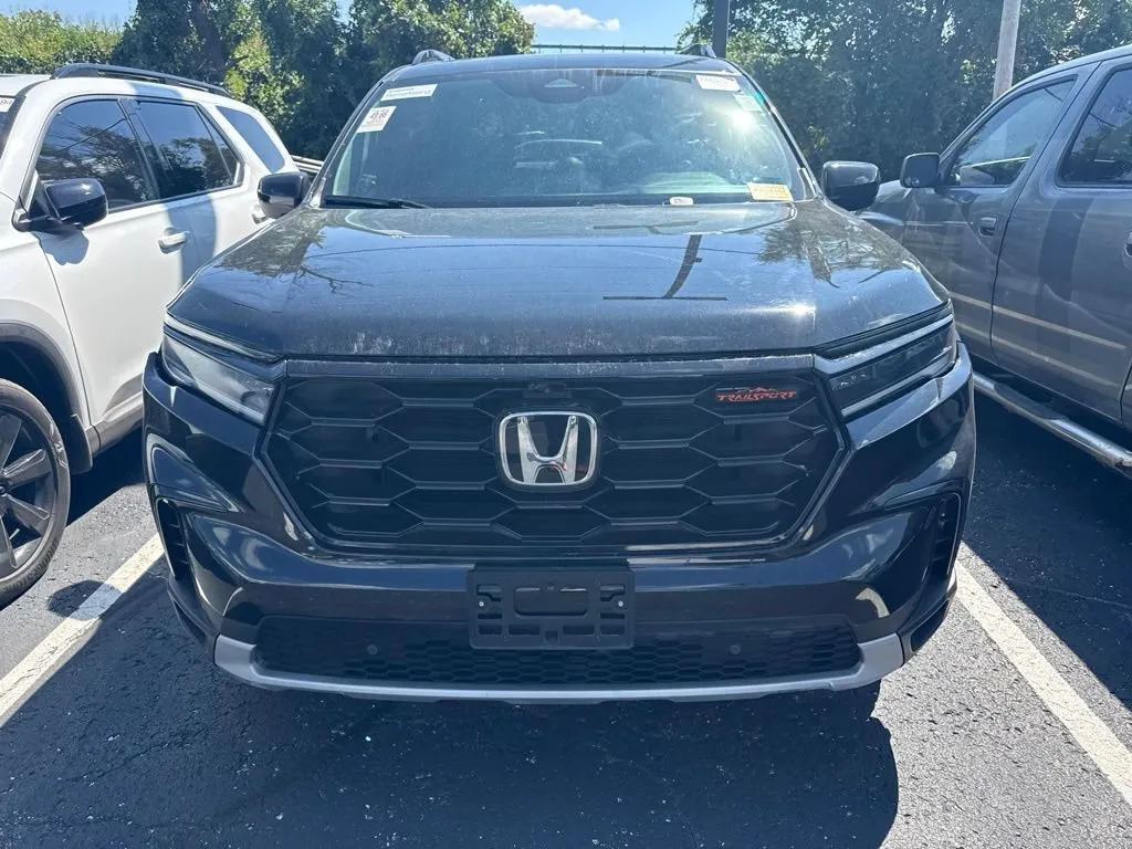Used 2025 Honda Pilot TrailSport with VIN 5FNYG1H68SB051621 for sale in Kansas City