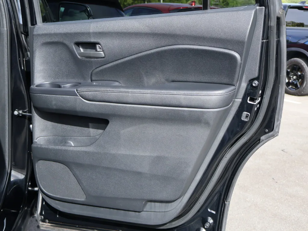 2025 Honda Passport EX-L - Photo 14