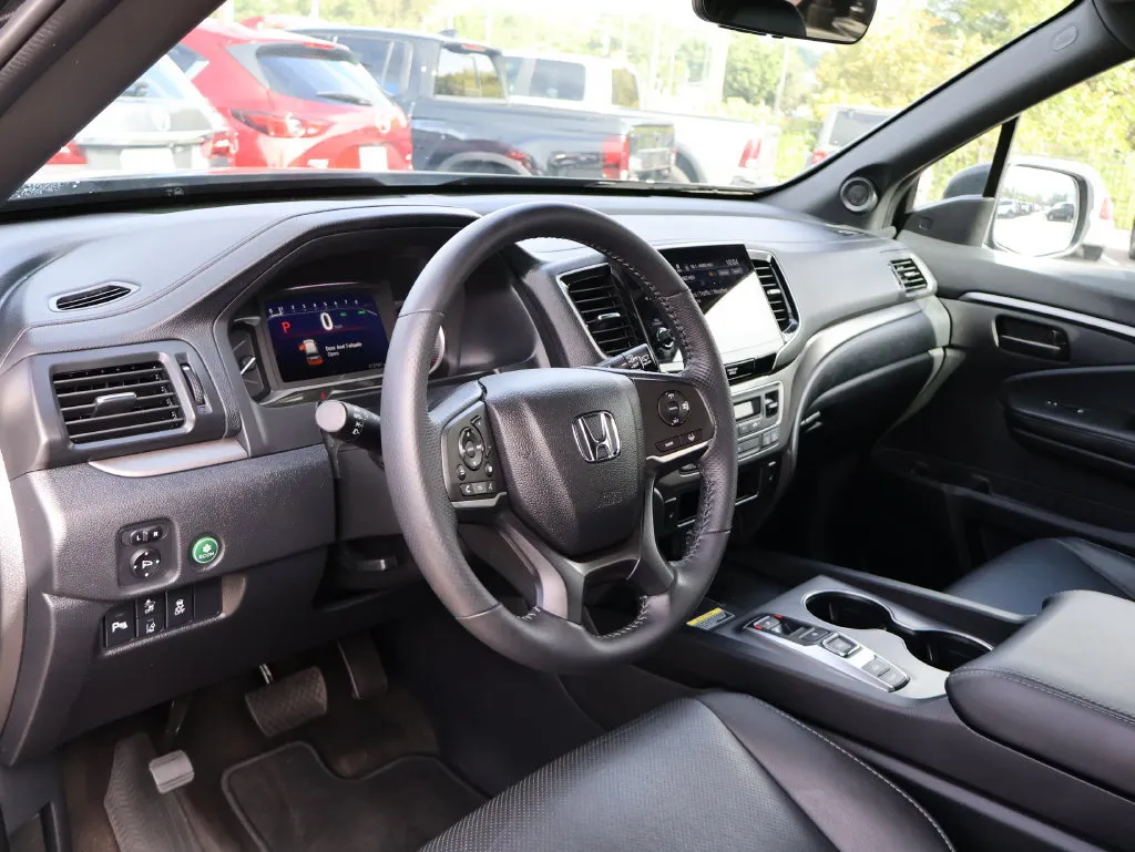 2025 Honda Passport EX-L - Photo 17