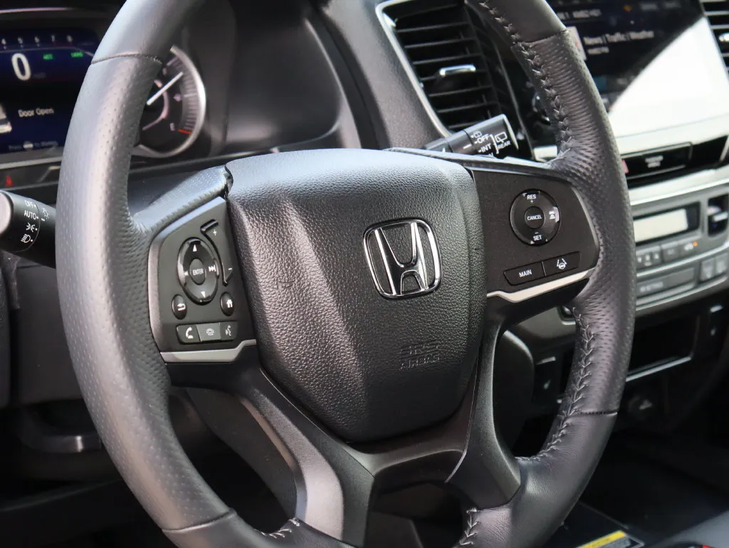 2025 Honda Passport EX-L - Photo 18