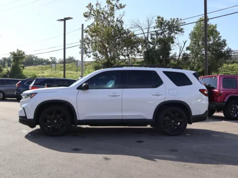 More photos of 2025 Honda Pilot Black Edition at Jay Wolfe Honda, MO