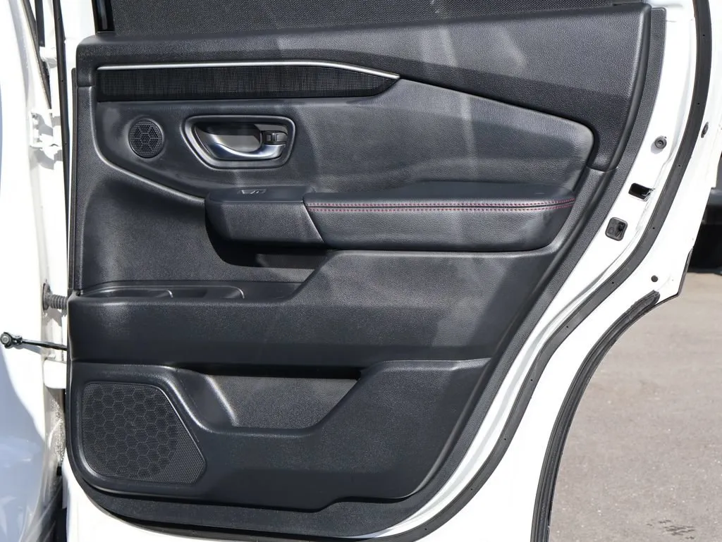 2025 Honda Pilot Black Edition - Photo 15