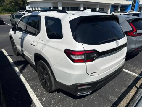 More photos of 2025 Honda Pilot Black Edition at Jay Wolfe Honda, MO