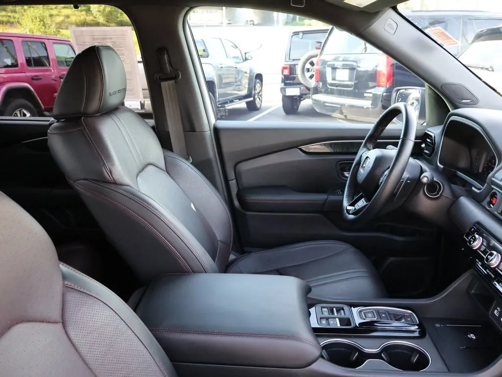 2025 Honda Pilot Black Edition - Photo 8