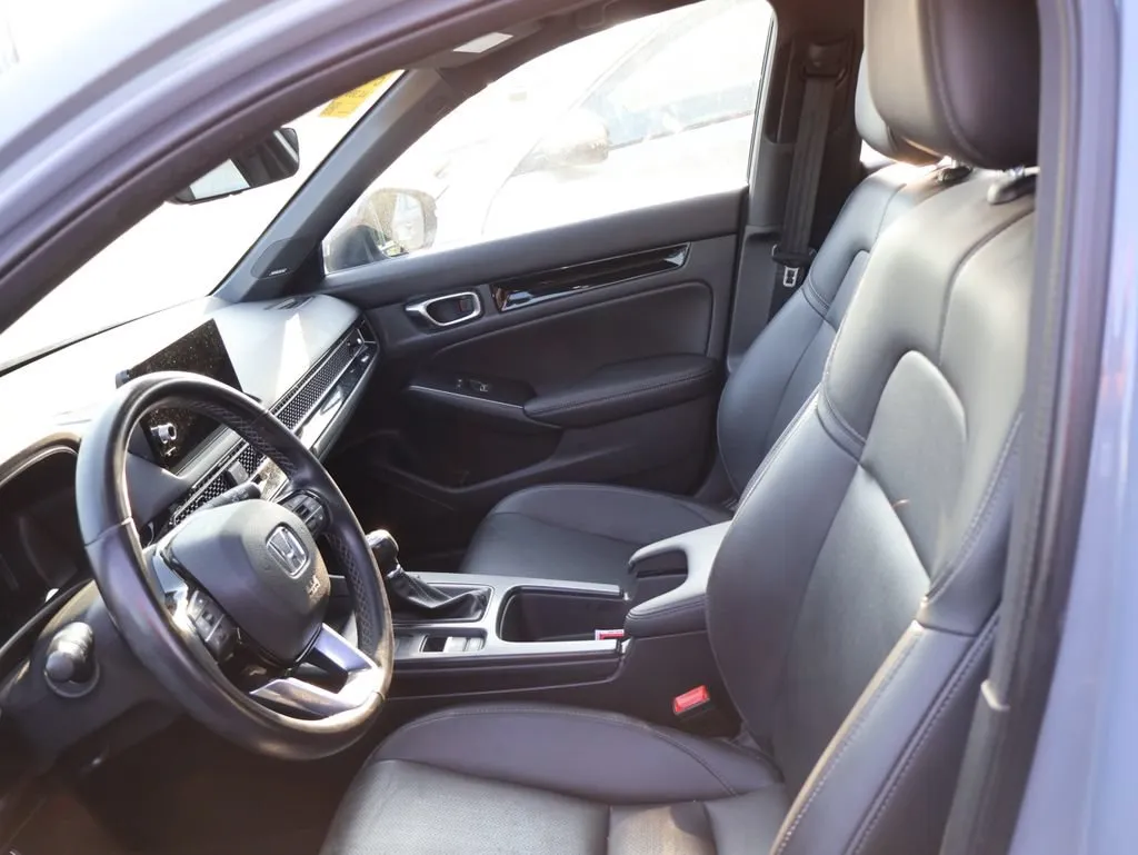 2023 Honda Civic Hatchback Sport Touring - Photo 11