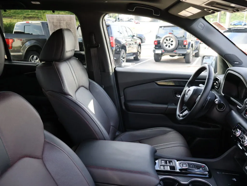 2025 Honda Pilot Black Edition - Photo 8