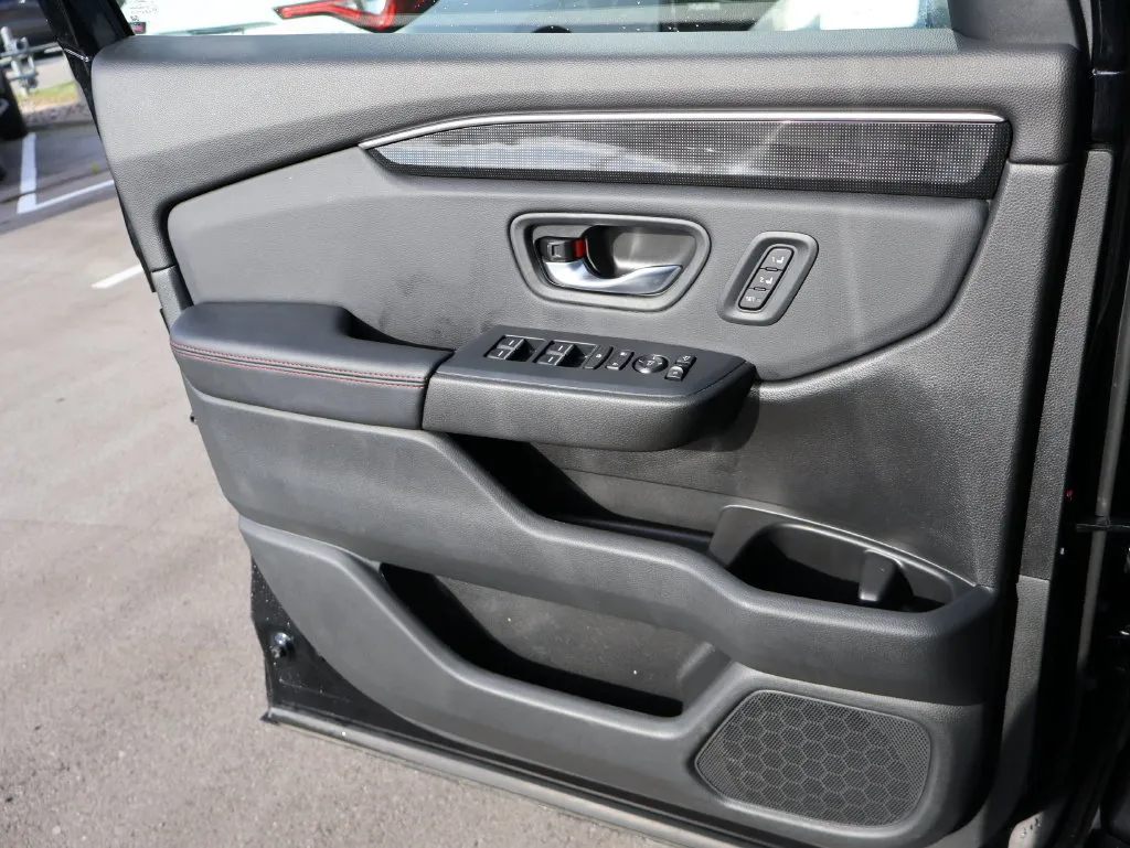 2025 Honda Pilot Black Edition - Photo 33