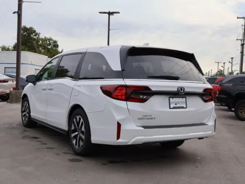 More photos of 2027 Honda Odyssey EX-L at Jay Wolfe Honda, MO