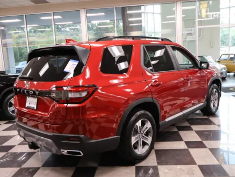 More photos of 2026 Honda Pilot EX-L at Jay Wolfe Honda, MO