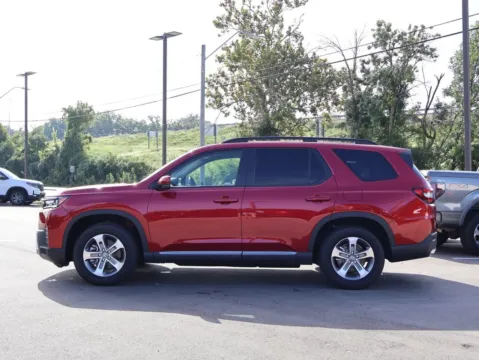More photos of 2026 Honda Pilot EX-L at Jay Wolfe Honda, MO