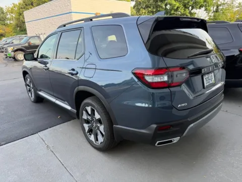 More photos of 2026 Honda Pilot Elite at Jay Wolfe Honda, MO