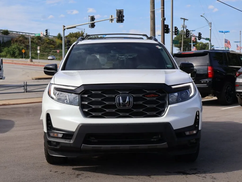 Used 2025 Honda Passport TrailSport with VIN 5FNYF8H66SB004292 for sale in Kansas City