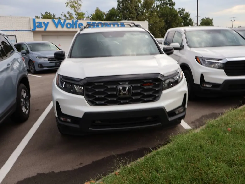 Used 2025 Honda Passport TrailSport with VIN 5FNYF8H66SB004292 for sale in Kansas City