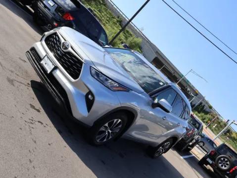Another view of 2020 Toyota Highlander XLE for sale in Kansas City, MO at Jay Wolfe Honda