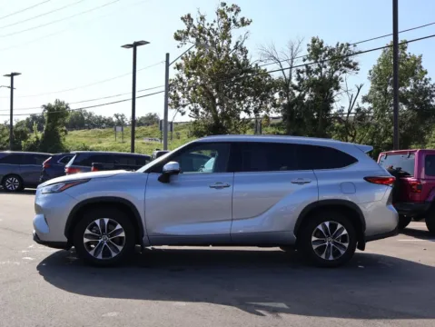 More photos of 2020 Toyota Highlander XLE at Jay Wolfe Honda, MO