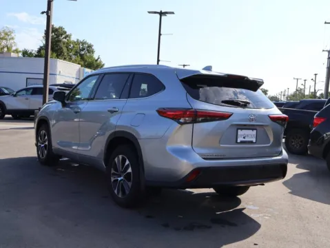 More photos of 2020 Toyota Highlander XLE at Jay Wolfe Honda, MO