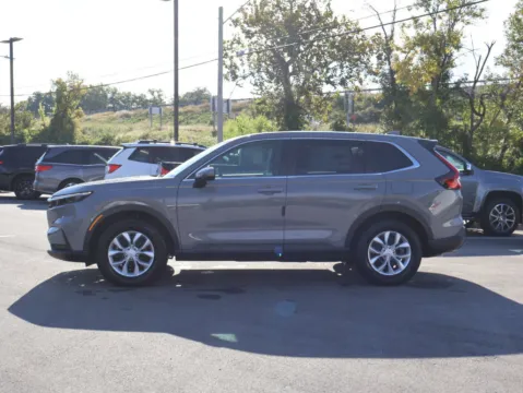 More photos of 2027 Honda CR-V LX at Jay Wolfe Honda, MO