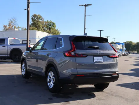 More photos of 2027 Honda CR-V LX at Jay Wolfe Honda, MO