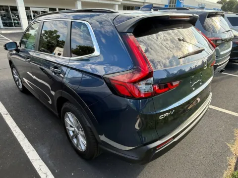 More photos of 2024 Honda CR-V EX-L at Jay Wolfe Honda, MO