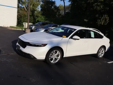 More photos of 2024 Honda Accord Sedan LX at Jay Wolfe Honda, MO