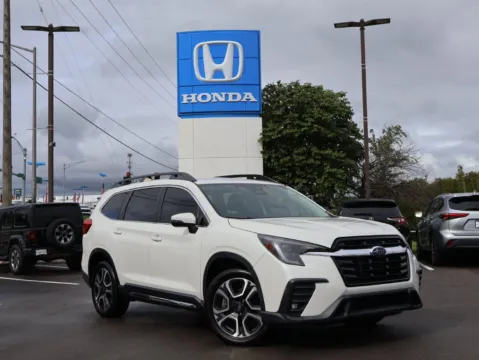 White 2023 Subaru Ascent Limited for sale in Kansas City, MO