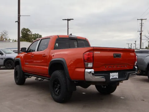 More photos of 2016 Toyota Tacoma TRD Off-Road at Jay Wolfe Honda, MO