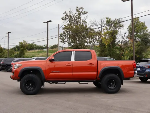 More photos of 2016 Toyota Tacoma TRD Off-Road at Jay Wolfe Honda, MO