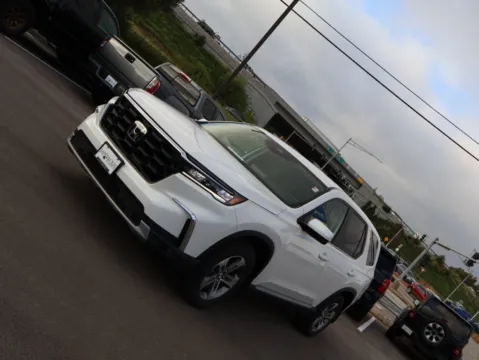 Another view of 2024 Honda Pilot EX-L 8 Passenger for sale in Kansas City, MO at Jay Wolfe Honda